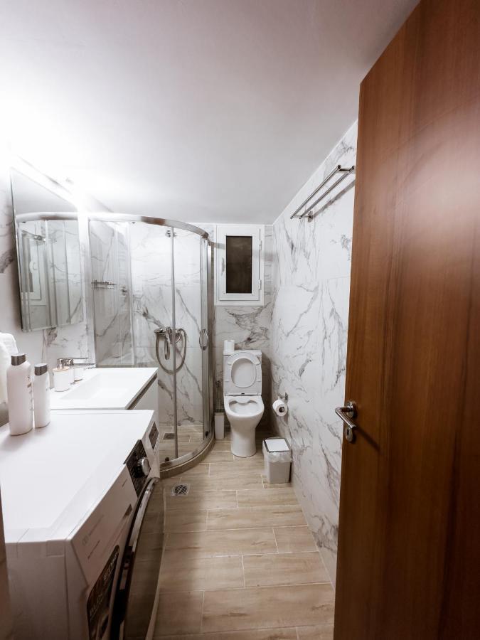 Metro Chic Haven: Modernized Urban Studio Near The Tram Athen Eksteriør billede