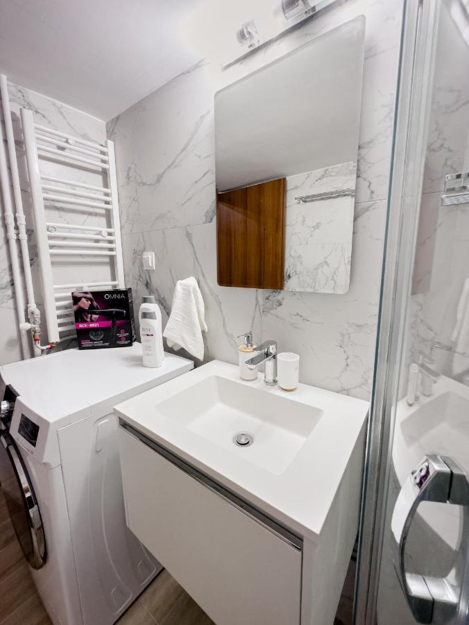 Metro Chic Haven: Modernized Urban Studio Near The Tram Athen Eksteriør billede